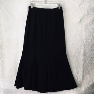 Woman’s Size 10 Black Flare Skirt, Blacktie